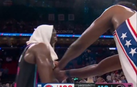 世界杯比赛直播地址-好兄弟打你怎么了？恩比德&amp;热巴赛后热聊掐喉 前者：我根本没犯规